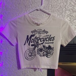 Cute and adjustable white crop-top